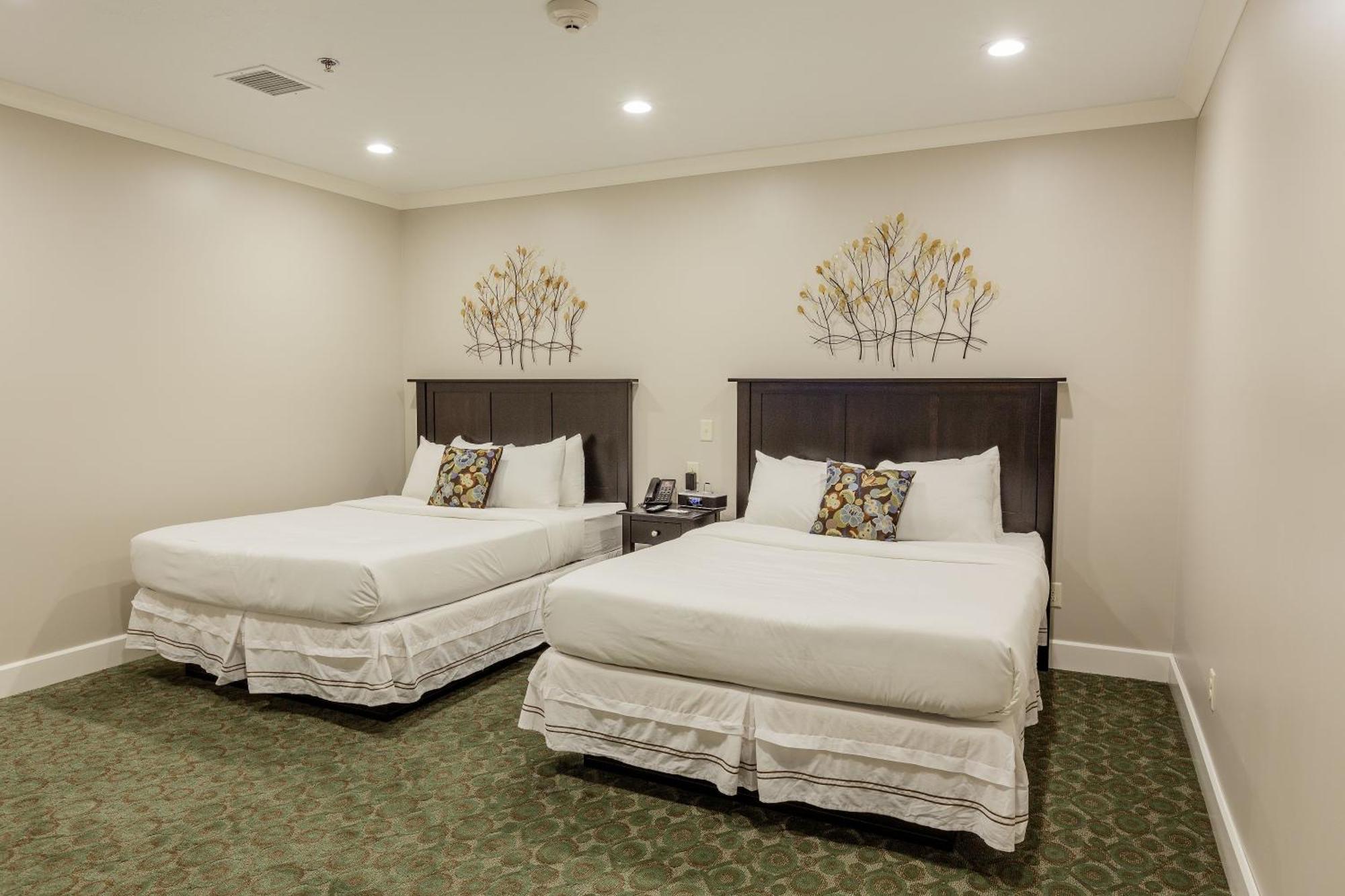 Berlin Resort Millersburg Bagian luar foto