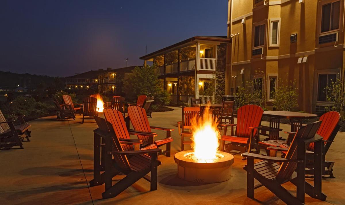Berlin Resort Millersburg Bagian luar foto