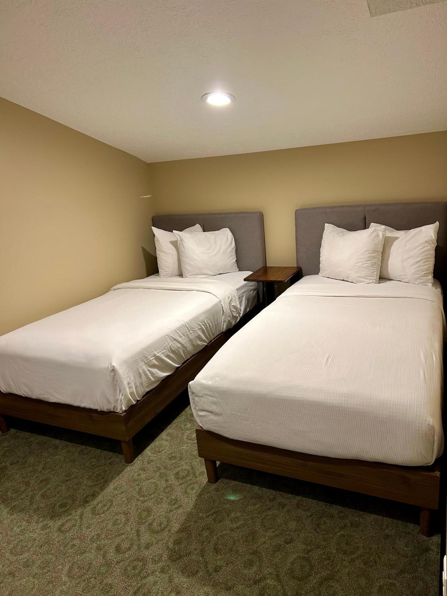 Berlin Resort Millersburg Bagian luar foto